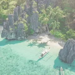 Rajska plaża na Filipinach. Uważaj na ostre skały i prądy morskie podczas kąpieli.