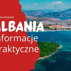Kompletny przewodnik po Albanii: informacje praktyczne. Czy w Albanii jest bezpiecznie? Piękna zatoka z turkusową wodą, plaże i miasto w tle.
