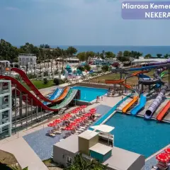 Miarosa Kemer Beach to raj wodnej zabawy z mnóstwem zjeżdżalni i basenów.