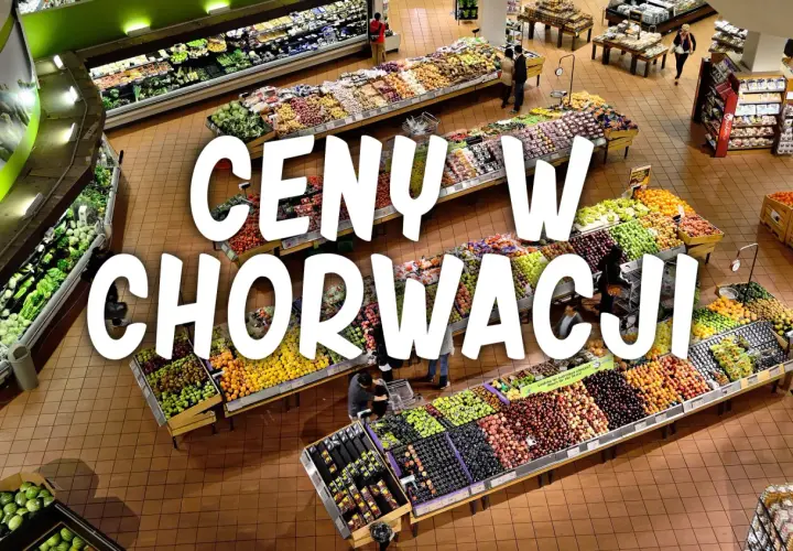 Kolorowy supermarket z owocami i warzywami. Napis "CENY W CHORWACJI" sugeruje, że to miejsce, gdzie można sprawdzić aktualne ceny produktów spożywczych.