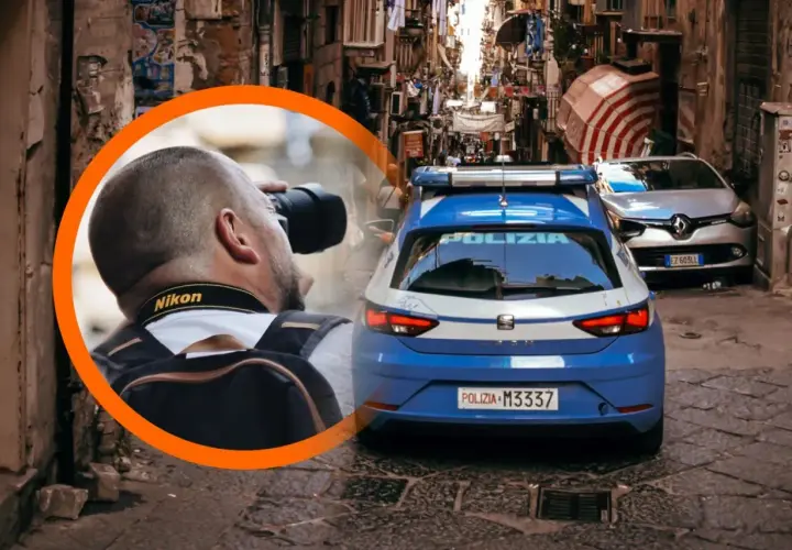 Fotograf robiący zdjęcia w wąskiej uliczce Neapolu, obok radiowozu. Czy Neapol jest bezpieczny?