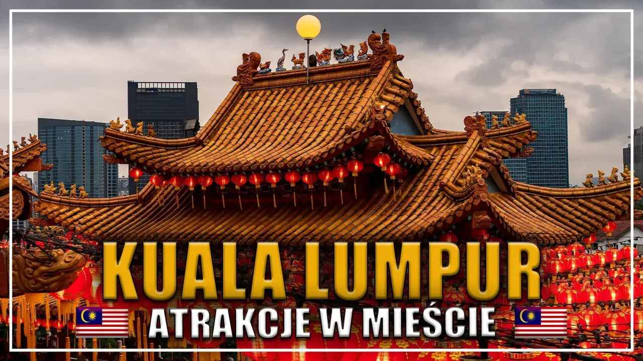Kuala Lumpur: zobaczysz tu tradycyjną architekturę świątynną z czerwonymi lampionami i nowoczesne wieżowce w tle.