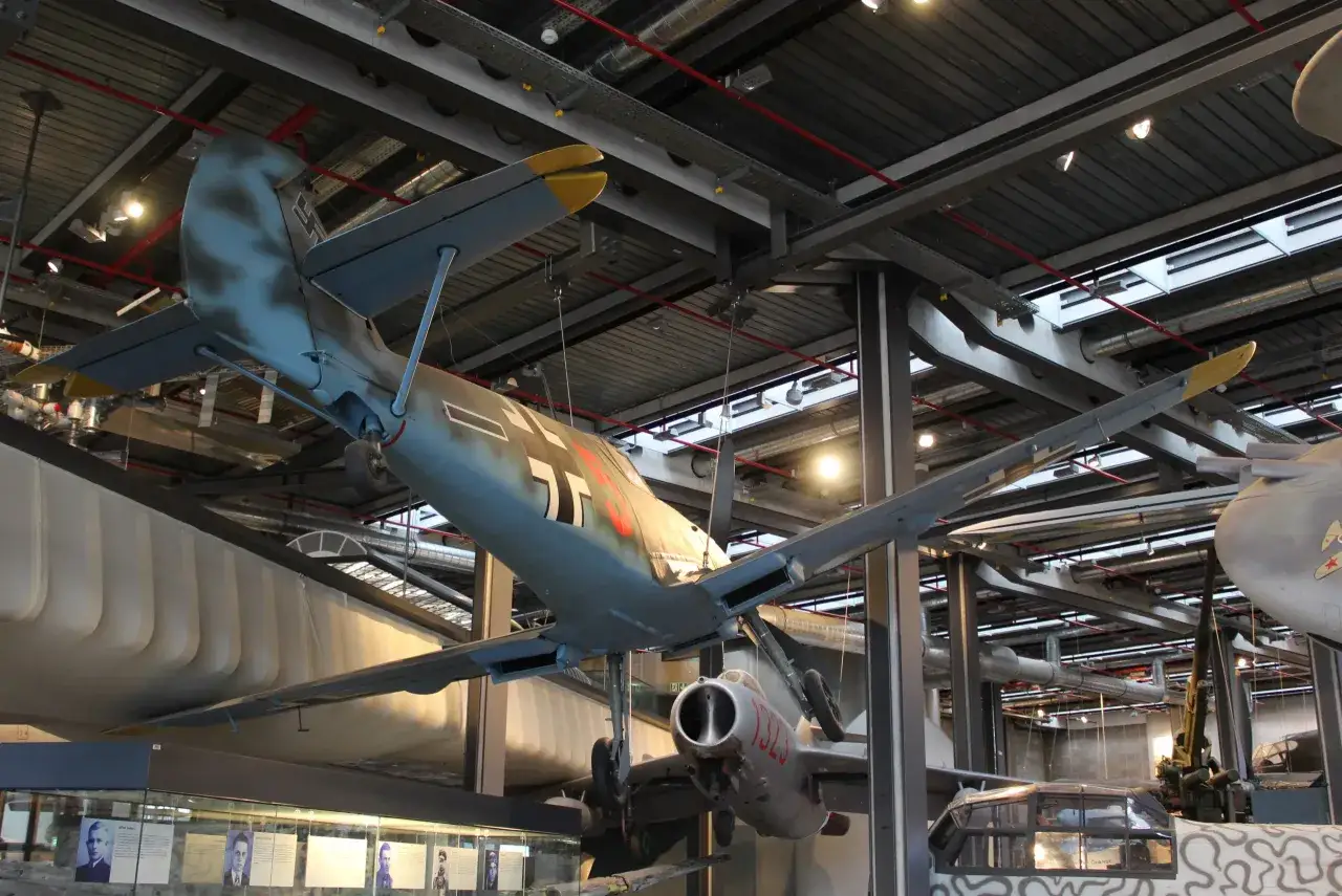 Samolot Messerschmitt Bf 109 wisi w muzeum techniki Berlin.