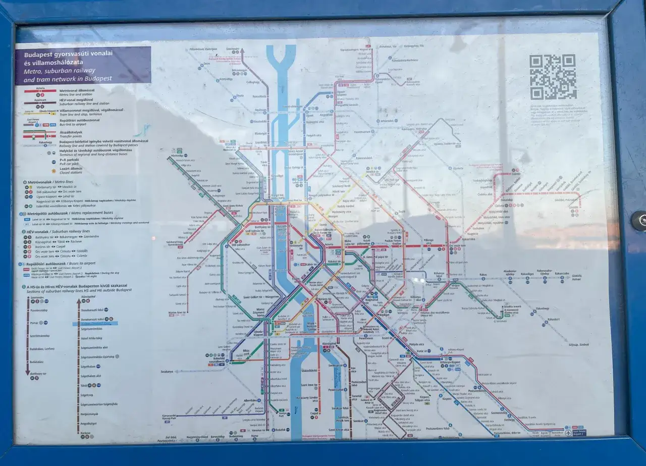 Mapa komunikacji miejskiej w Budapeszcie. Czy w Budapeszcie jest drogo? Sprawdź ceny bilet&oacute;w na metro, kolej podmiejską i tramwaje.